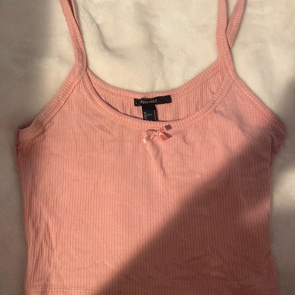 pink tank top, bow on front